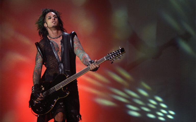 motley crue net worth